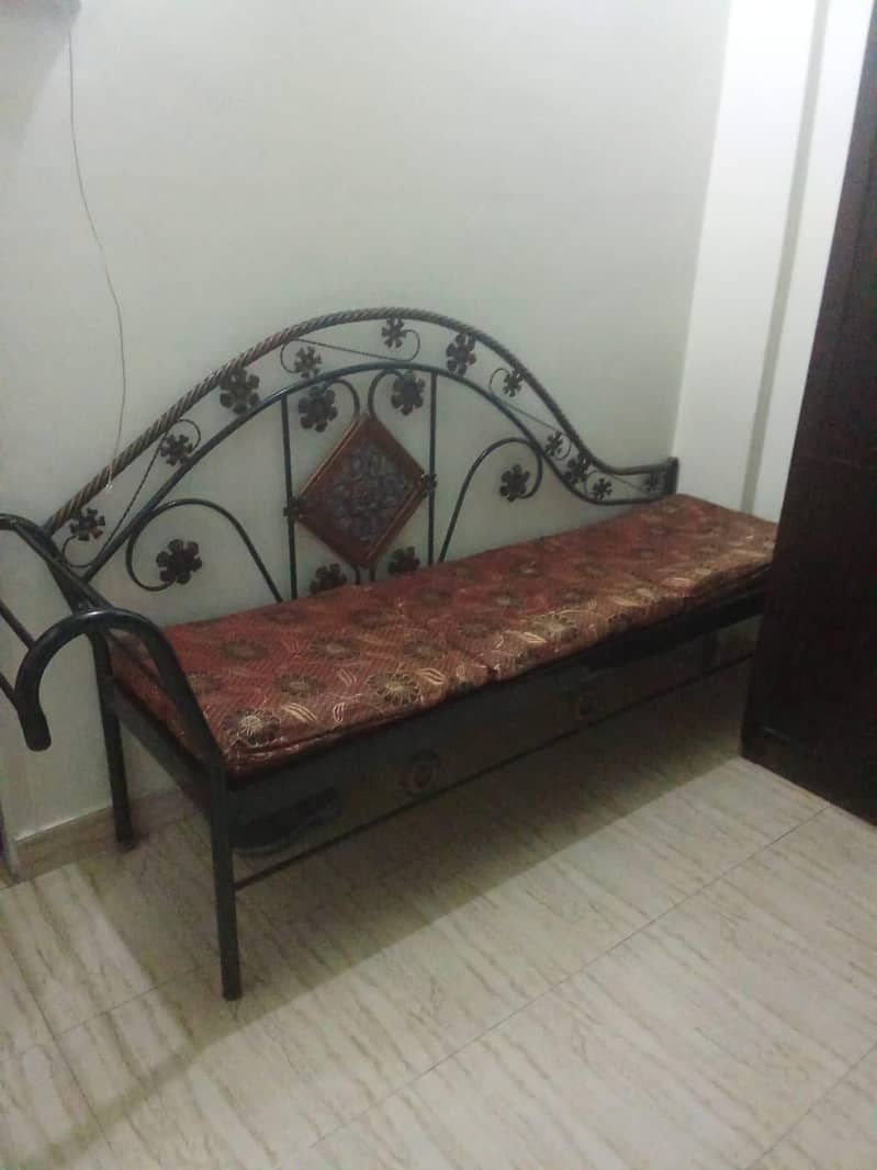 sofa Sethi 1