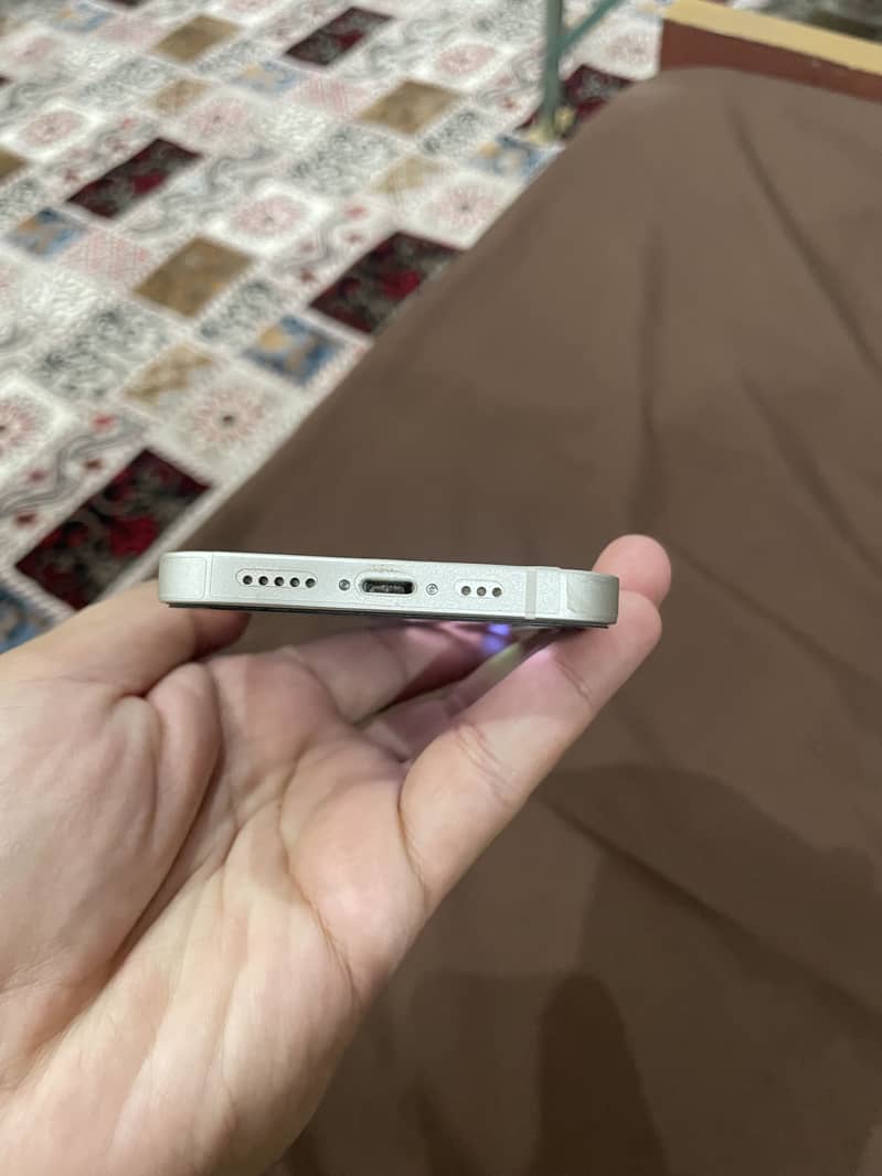 Apple iPhone 13 2
