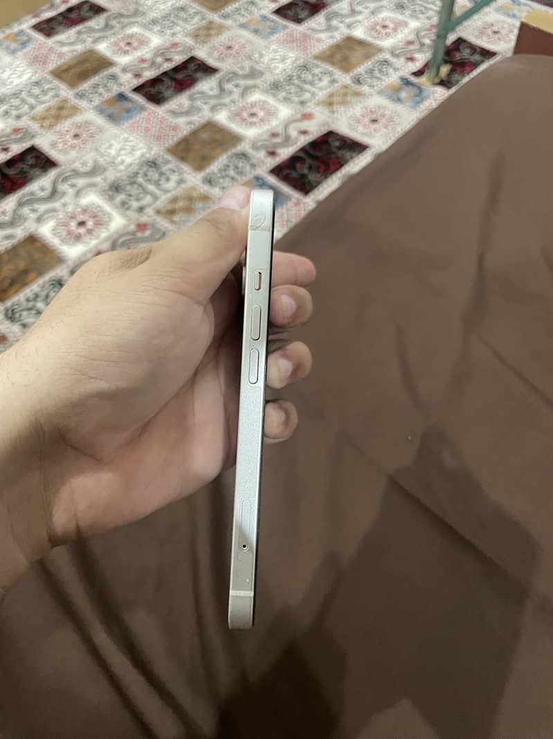 Apple iPhone 13 4