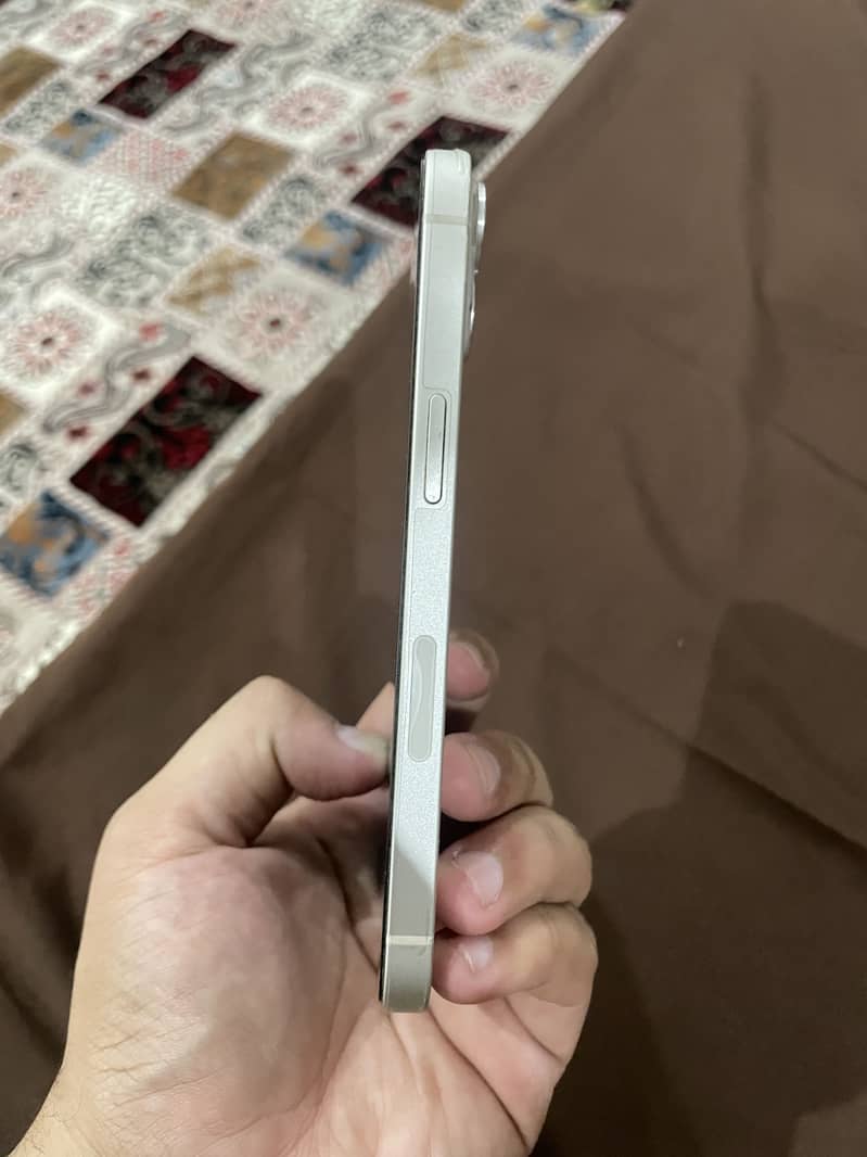 Apple iPhone 13 8