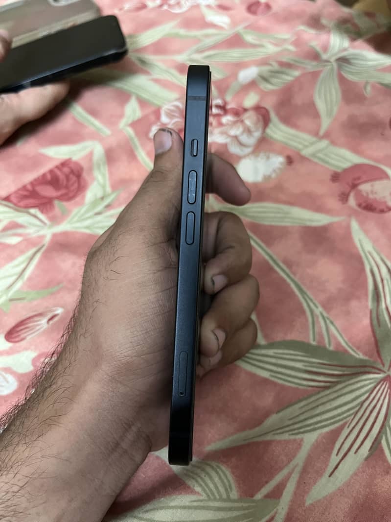 Apple iPhone 13 2