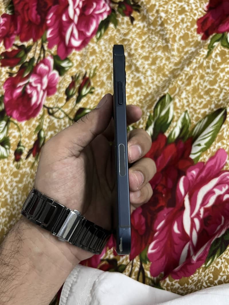 Iphone 12 4
