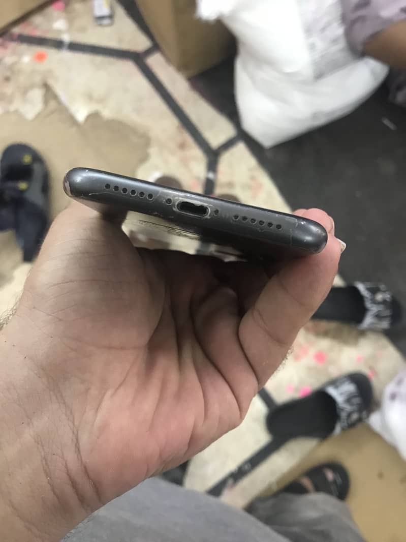 Apple iPhone 11 3