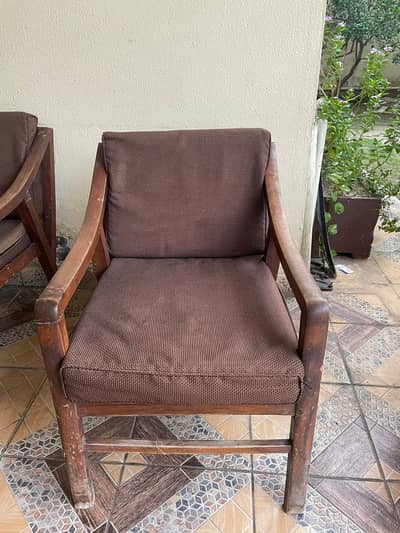 6 Solid Wooden Chairs – 5 in Good Condition, 1 Needs Repair