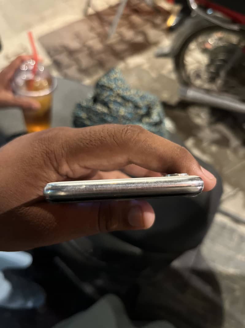 Apple iPhone X 3