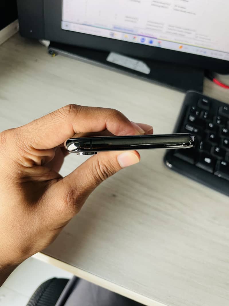 Iphone XS 4
