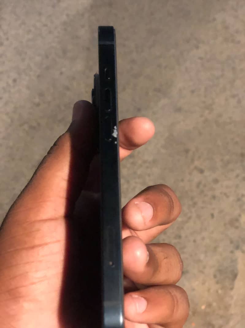 Apple iPhone 13 1