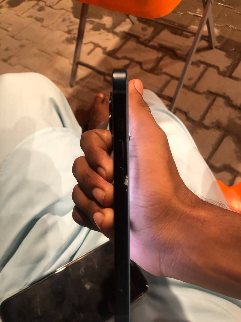 Apple iPhone 13 2