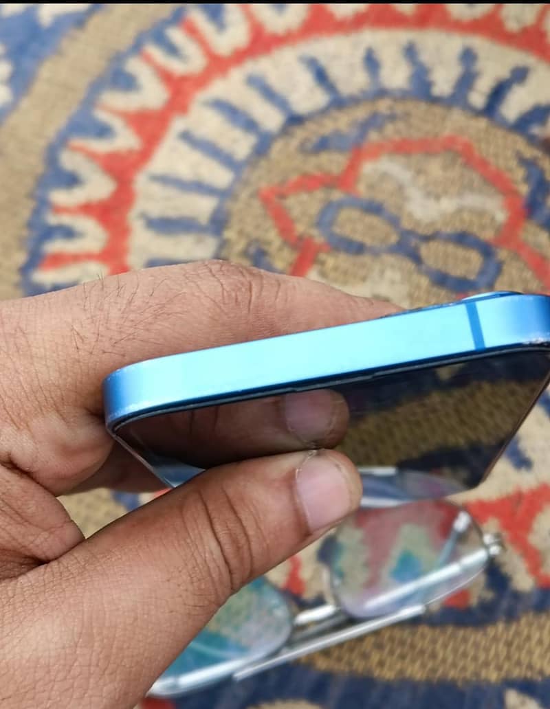 Apple iPhone 13 2