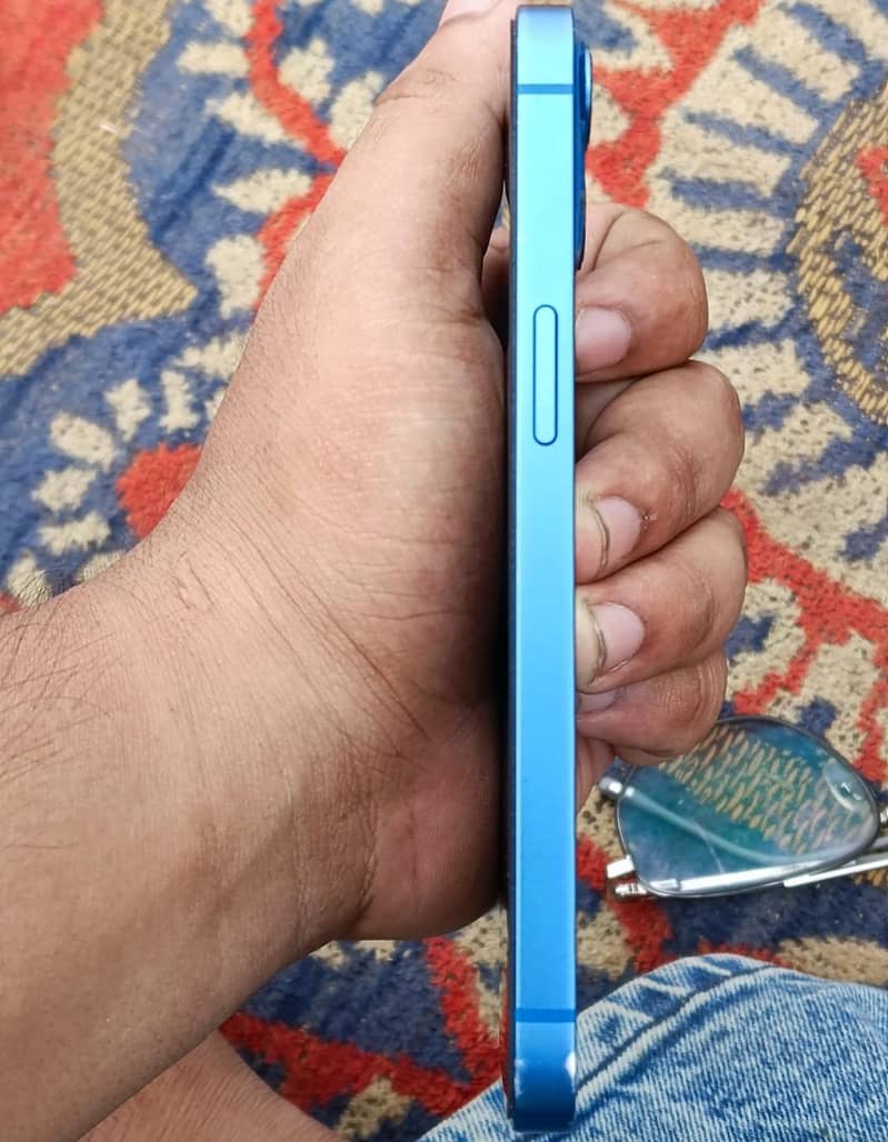 Apple iPhone 13 5