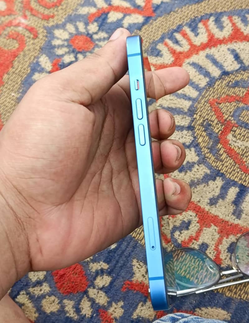 Apple iPhone 13 6