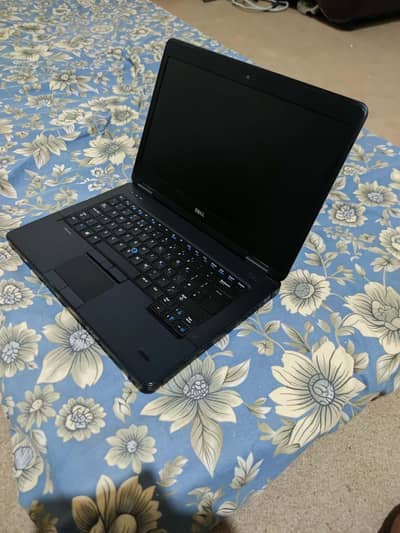 dell  i5 4th gen 4gb 250gb all ok 3/4 hours battery time