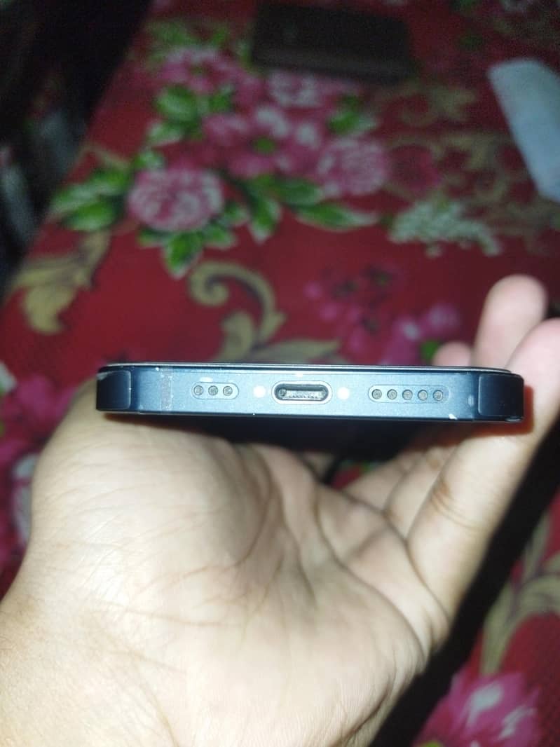 Apple iPhone 13 2