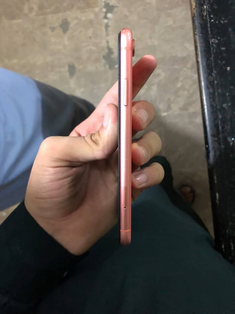 iPhone XR 7