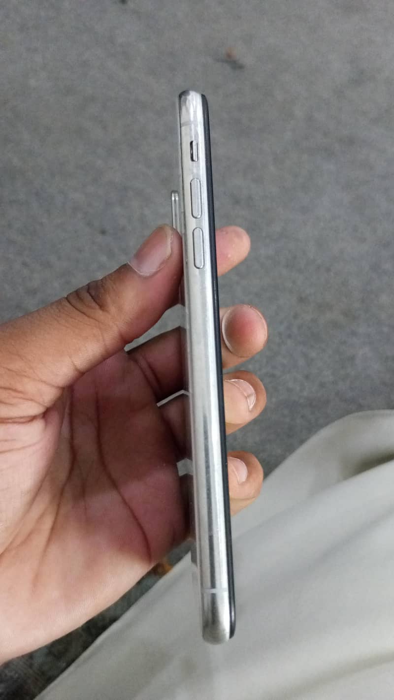 Apple iPhone X 3