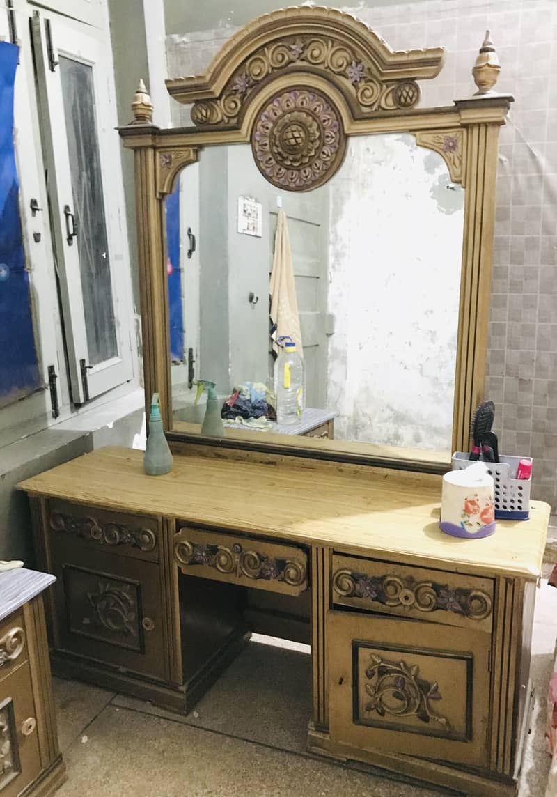 Bed , Dressing Table , Side tables 5