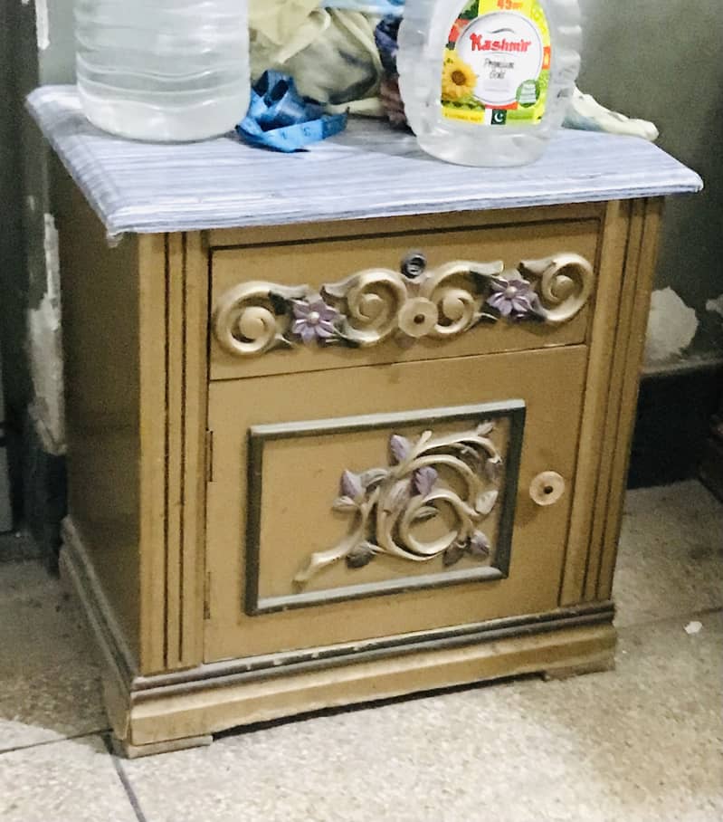 Bed , Dressing Table , Side tables 6