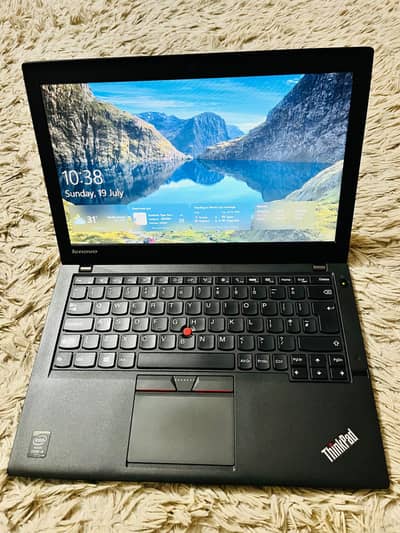 Lenovo ThinkPad X250 | Core i5 5th Gen | 4GB RAM | Good Condition