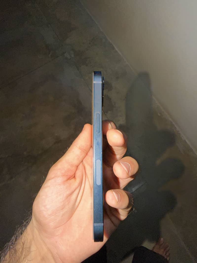 Apple iPhone 13 2