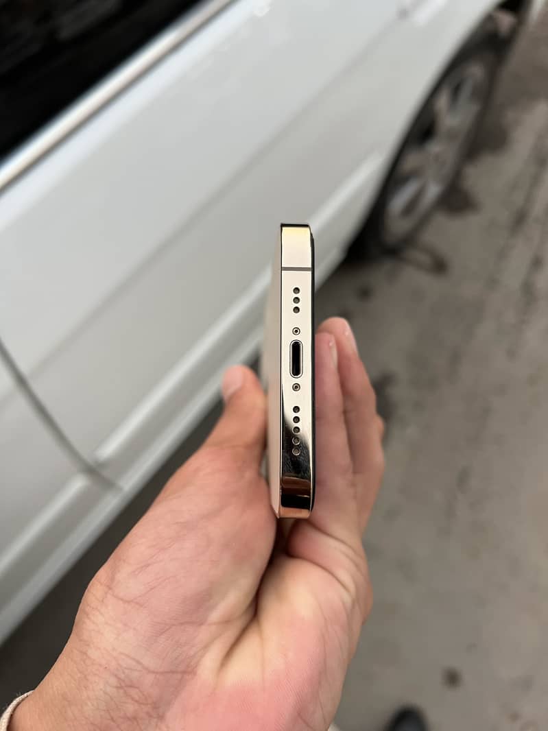 Apple iPhone 12 Pro 2