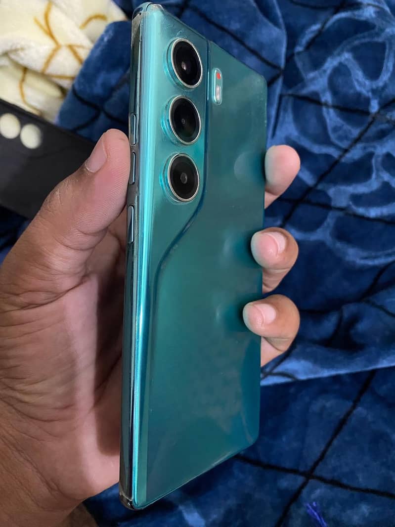 Tecno CAMON 40 1