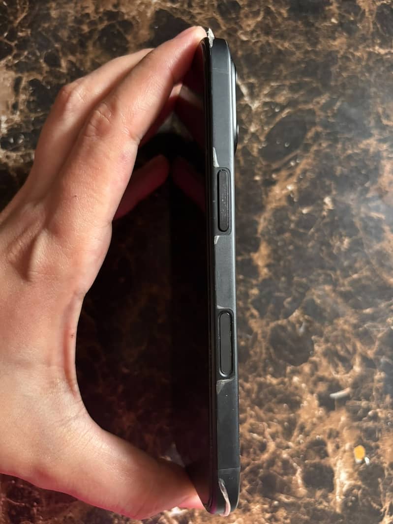 Apple iPhone 16 2