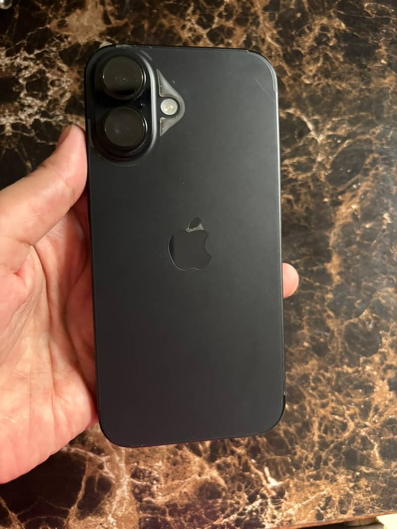 Apple iPhone 16 3