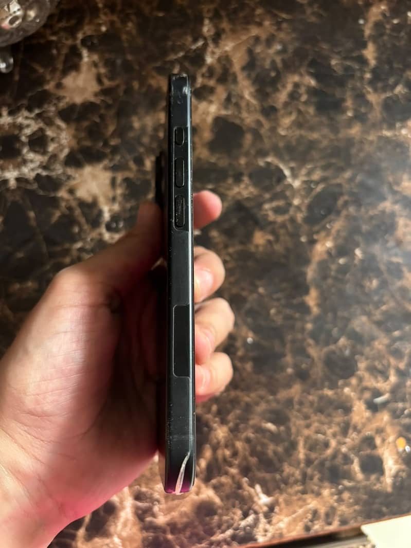 Apple iPhone 16 5