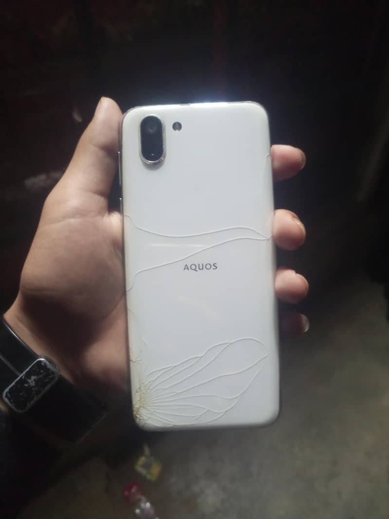 Sharp Aquos R2 1