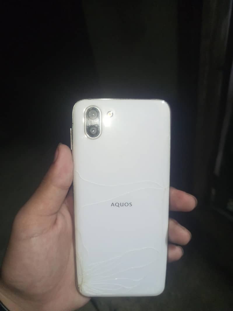 Sharp Aquos R2 3