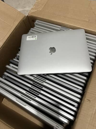 MacBook Pro 2017 15” i7 16/512  4gb graphic