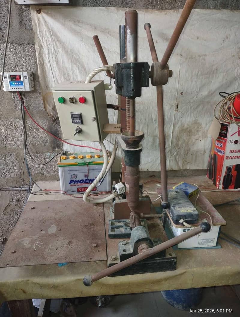 Hand Molding Machine 0