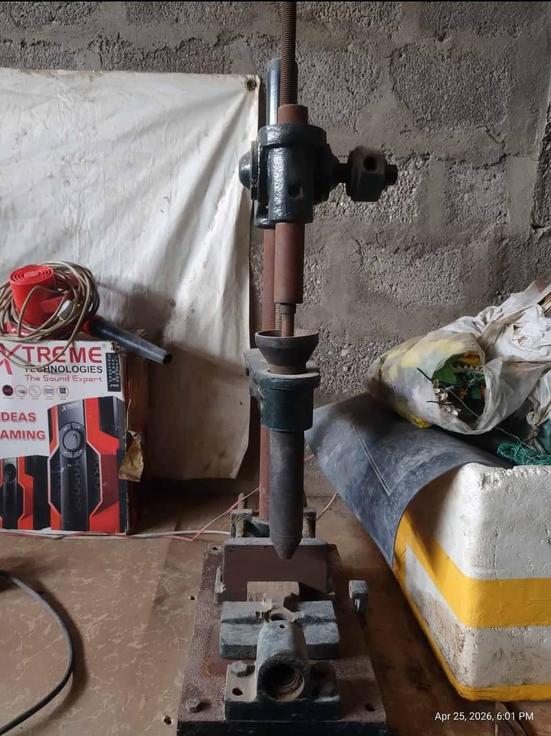 Hand Molding Machine 1