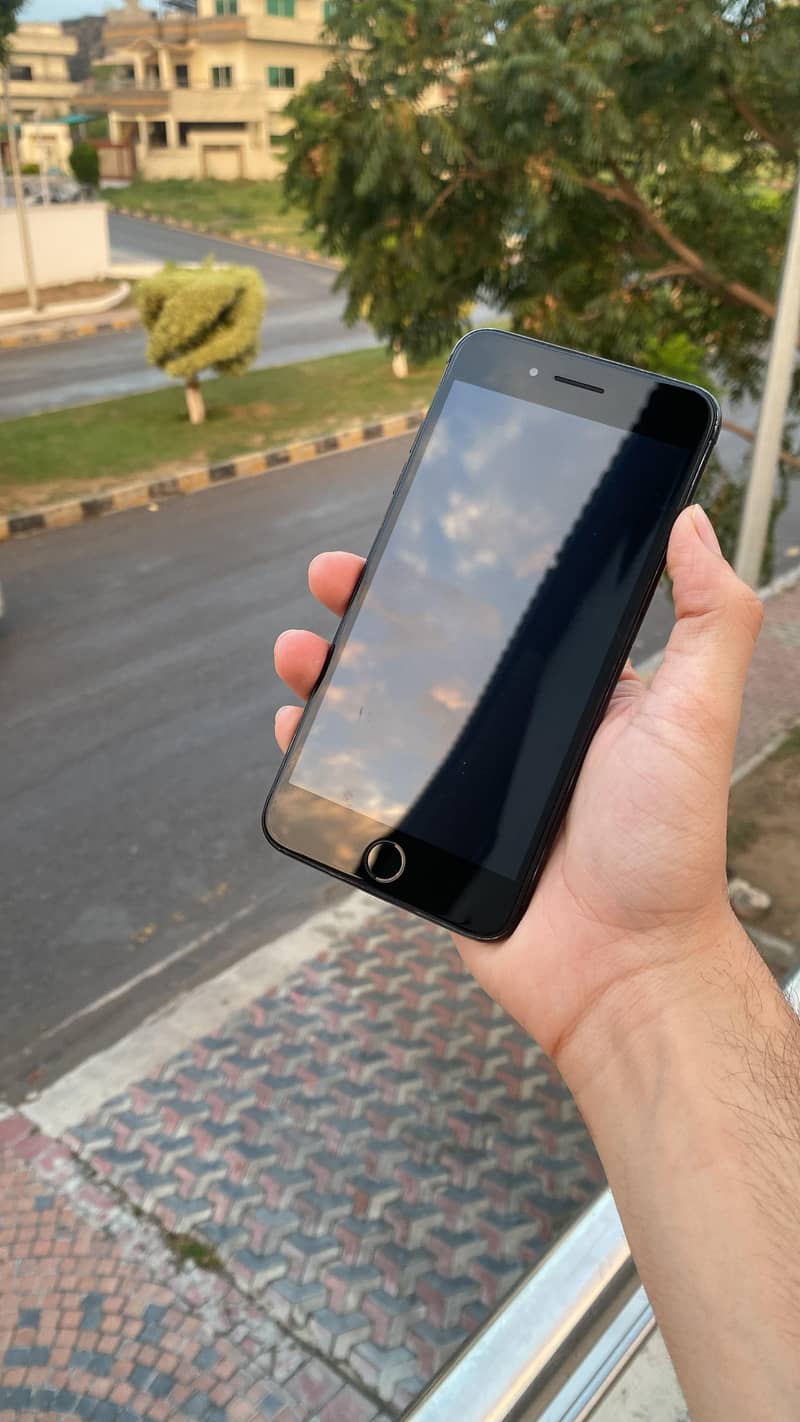 Apple iPhone 7 Plus. . 2