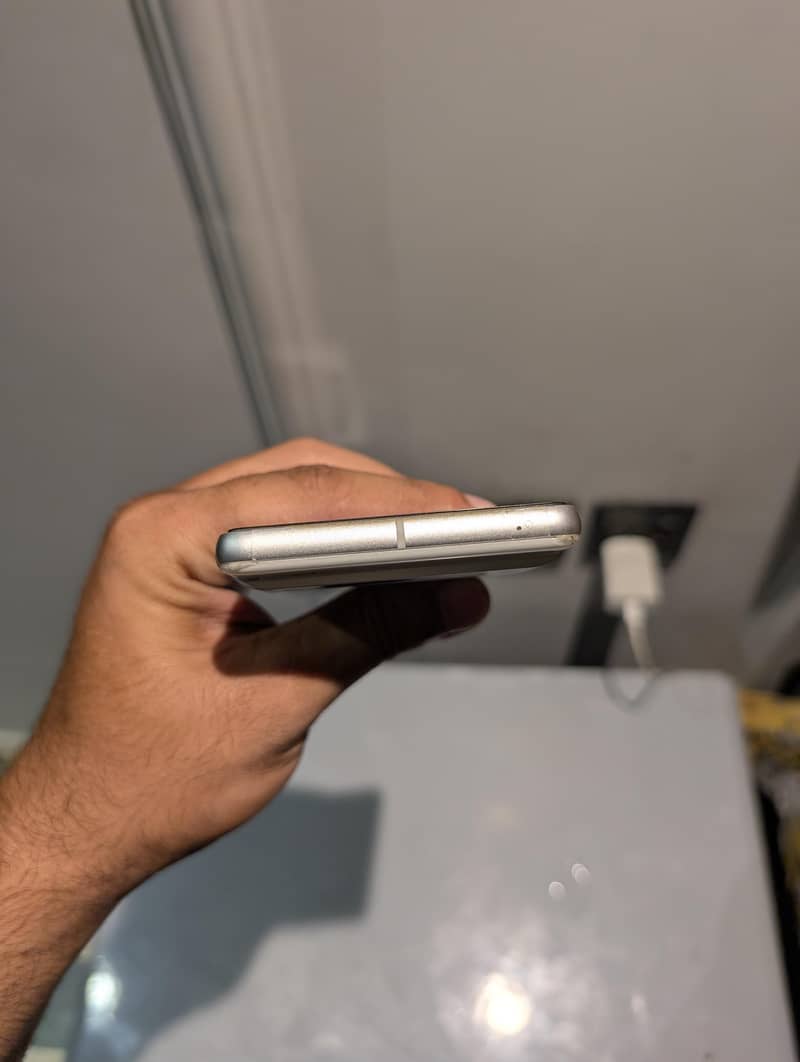 Google Pixel 7 4