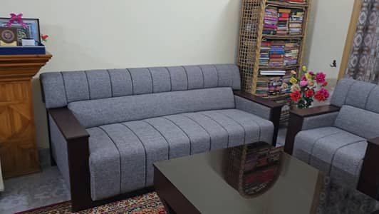 Silaj: Premium 5-Seater Sofa Set (3+1+1) - Excellent Condition