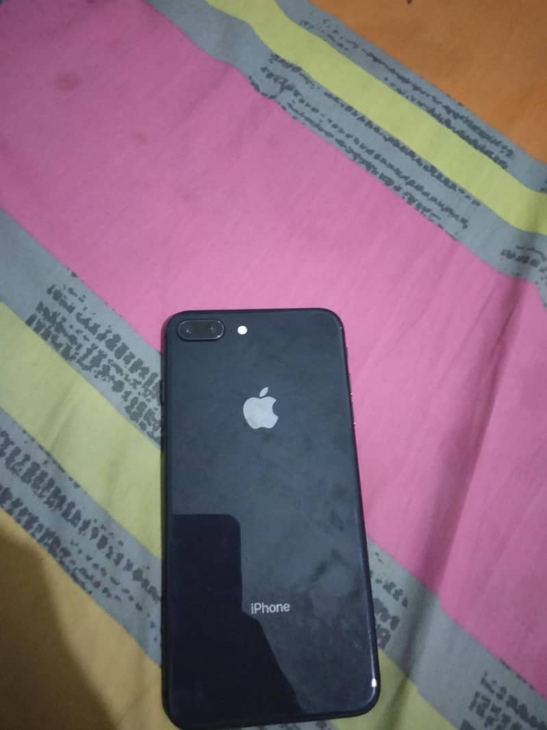 Apple iPhone 8 Plus 1