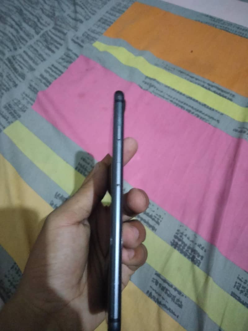 Apple iPhone 8 Plus 3