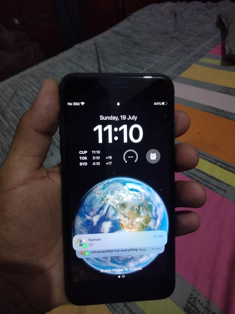 Apple iPhone 8 Plus 4