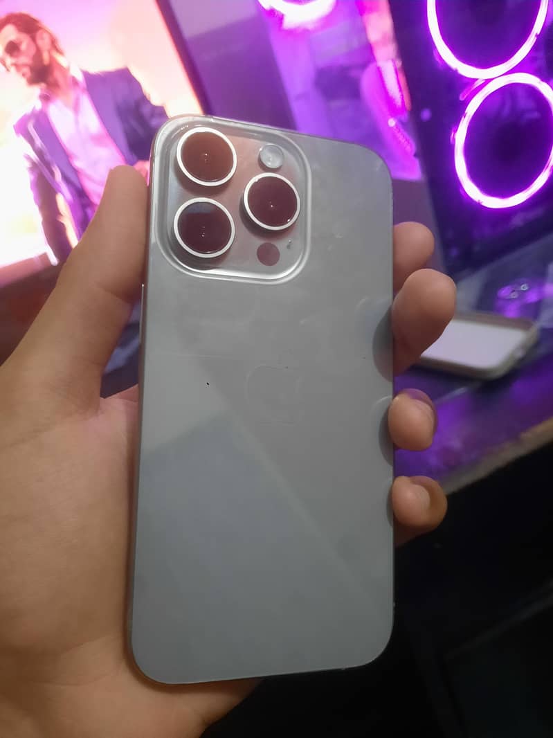 Apple iPhone 15 Pro 0