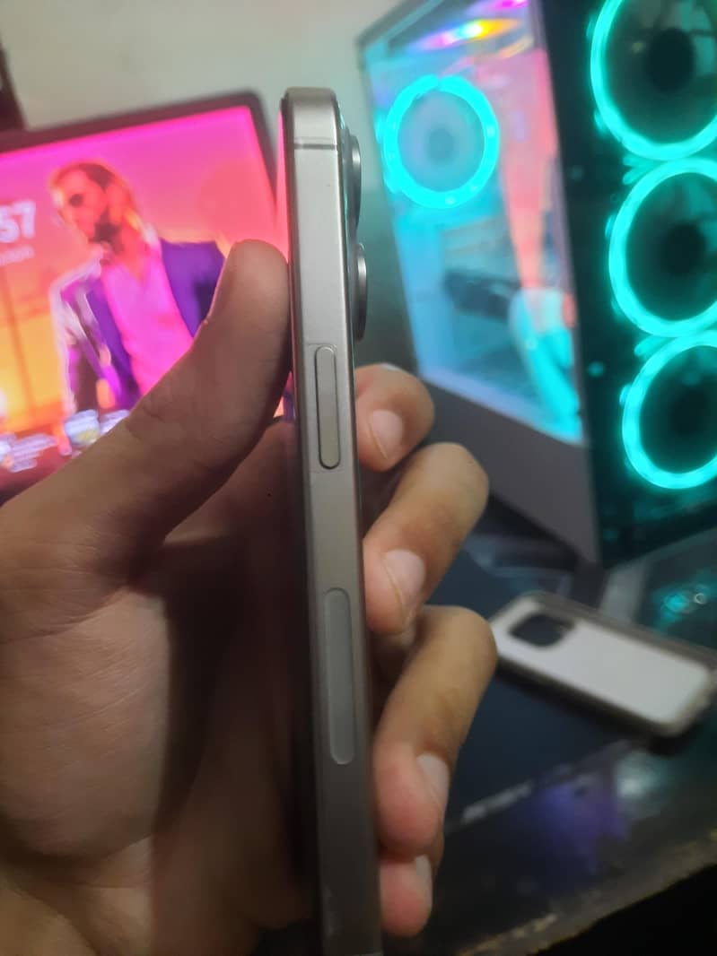Apple iPhone 15 Pro 3