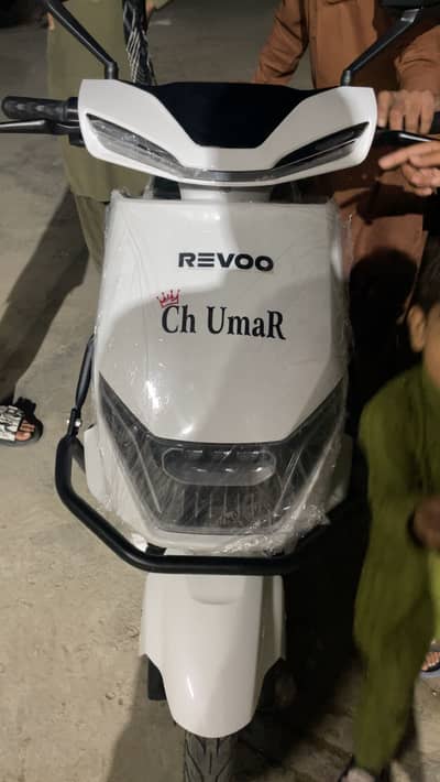 Revoo C32 young 2026