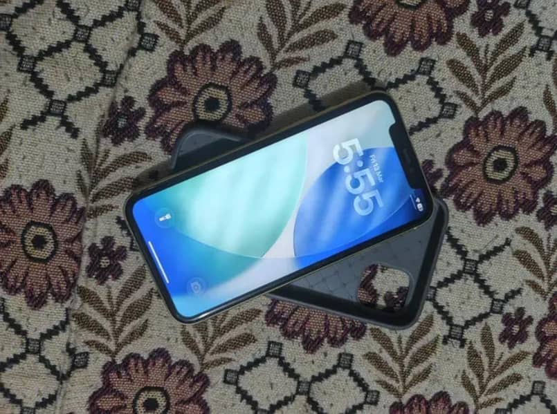 Apple iPhone 11 0