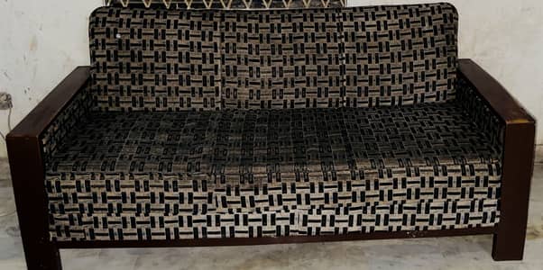 Sofa Set For Sale (3+1+1), Good Condition.