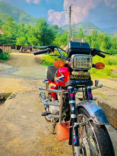 Assalamoalaikum warahmatullah, Bhai ye bike bachne hai 2017 model hi
