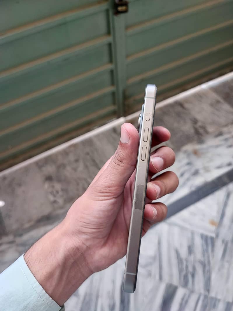 iPhone 15 Pro Max 3
