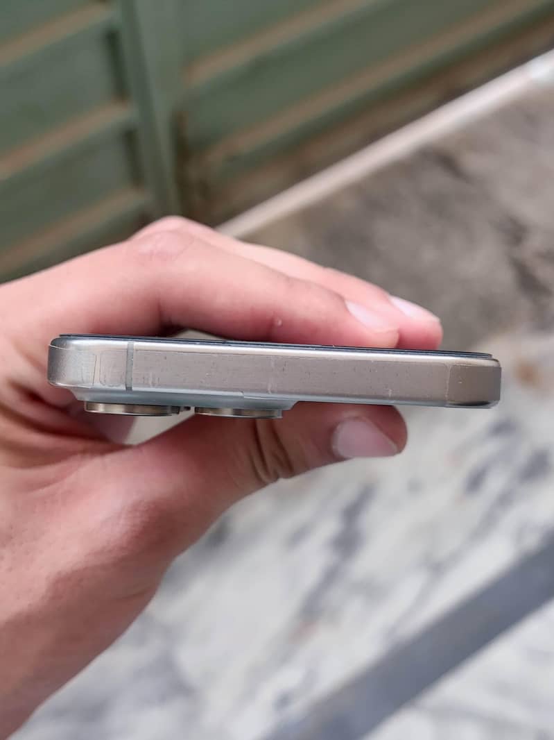 iPhone 15 Pro Max 6