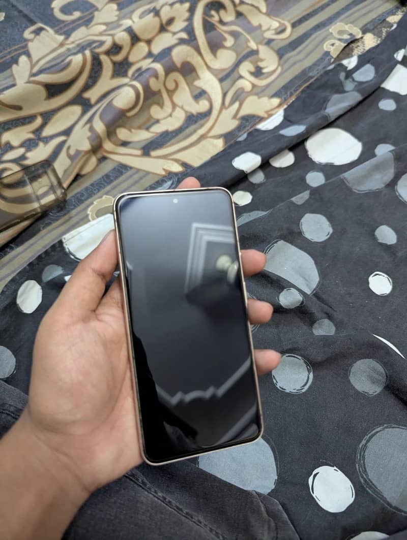 Google Pixel 8 4
