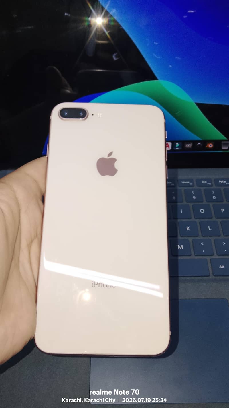 Apple iPhone 8 Plus 1