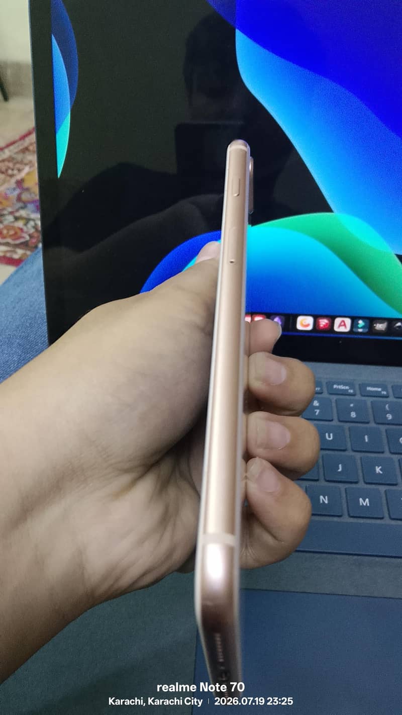 Apple iPhone 8 Plus 3